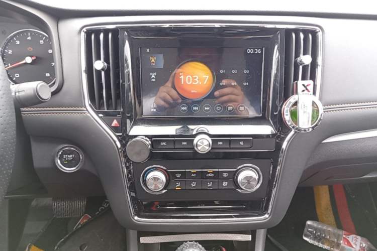 Used Roewe i6 2020 PLUS 1.6L CVT 4G Connected Glory Luxury Edition Audio And AC Panel