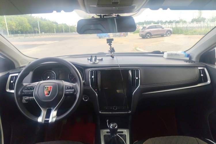 Used Roewe i6 2020 PLUS 1.6L Manual 4G Connect Glory Flagship Edition Center Console