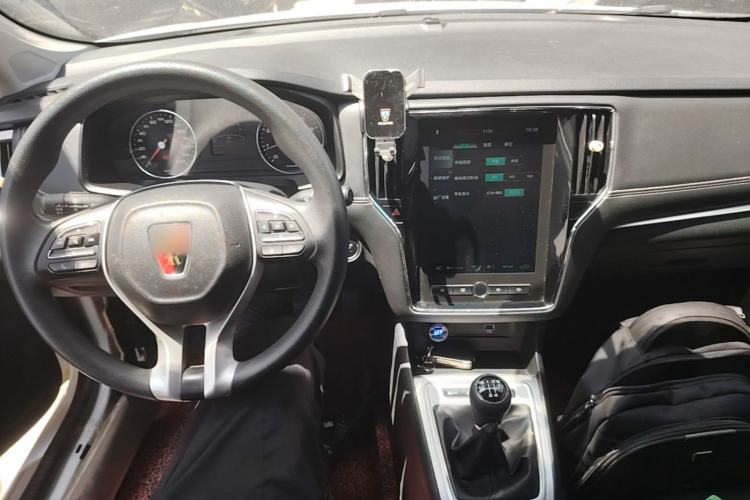 Used Roewe i6 2020 PLUS 1.6L Manual 4G Connect Glory Flagship Edition Center Console