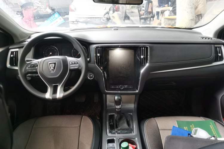 Used Roewe i6 2020 PLUS 1.6L CVT 4G Connected Glory Flagship Edition Center Console