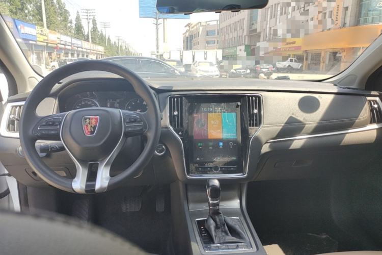 Used Roewe i6 2020 PLUS 20T TST 4G Connected Glory Flagship Edition Center Console