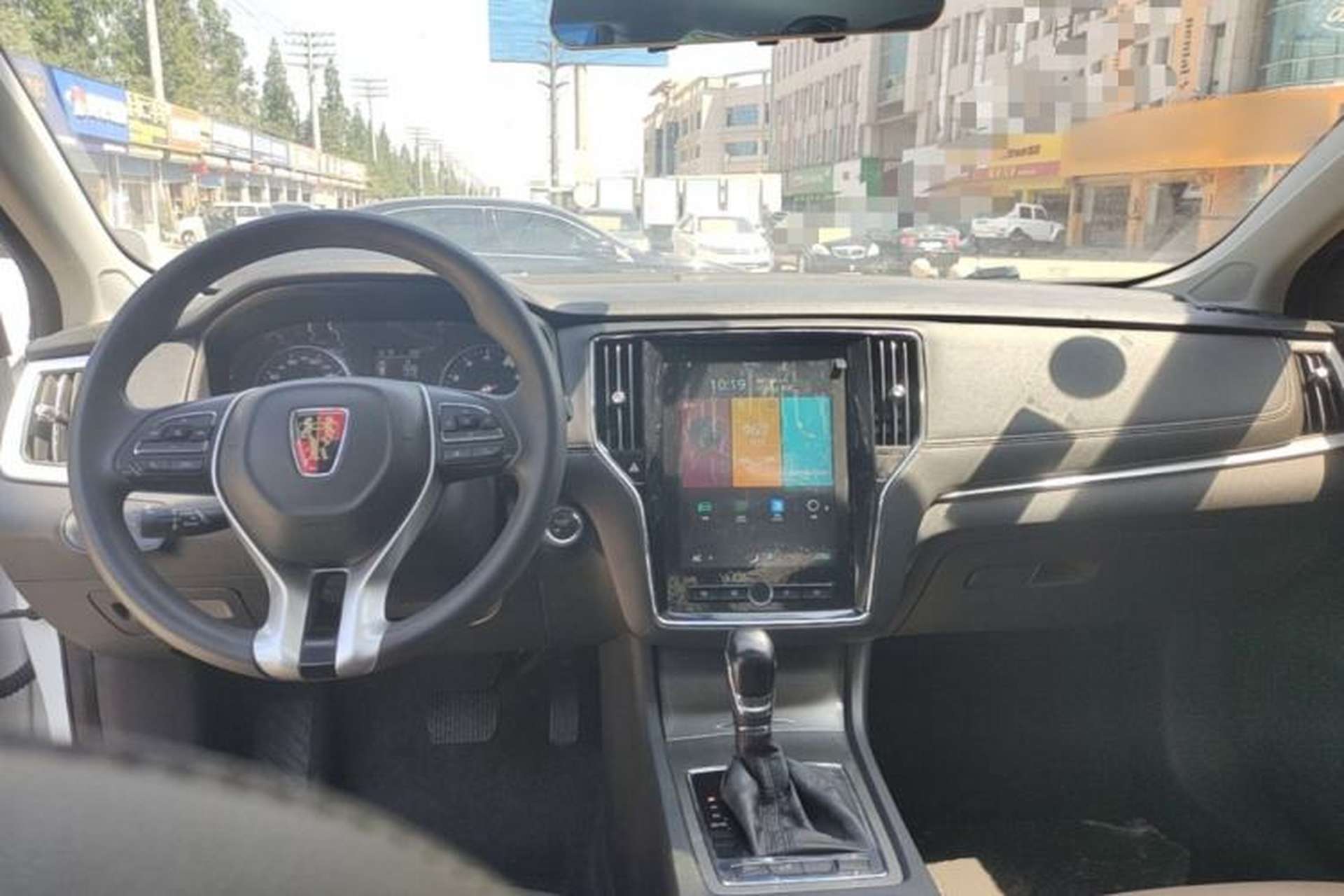 Used Roewe i6 2020 PLUS 20T TST 4G Connected Glory Flagship Edition Center Console