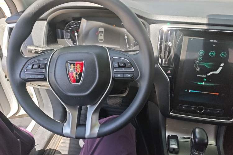 Used Roewe i6 2020 PLUS 1.6L CVT 4G Connected Glory Holographic Edition Center Console