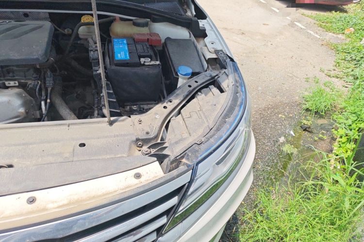 Used Roewe i6 2020 PLUS 1.6L CVT 4G Connected Glory Flagship Edition Engine Bay Left