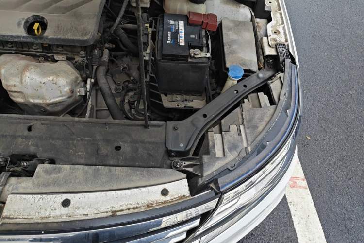 Used Roewe i6 2020 PLUS 1.6L CVT 4G Connected Glory Flagship Edition Engine Bay Left