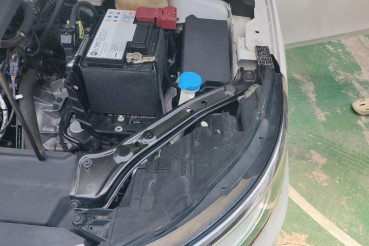 Used Roewe i6 2020 PLUS 1.6L CVT 4G Connected Glory Flagship Edition Engine Bay Left