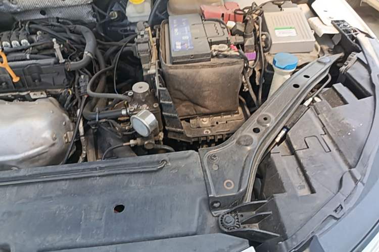 Used Roewe i6 2020 PLUS 1.6L CVT 4G Connected Glory Flagship Edition Engine Bay Left