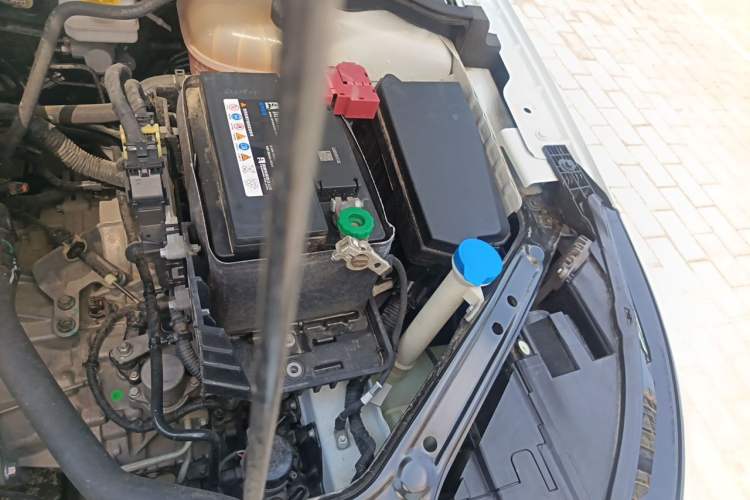 Used Roewe i6 2020 PLUS 1.6L CVT 4G Connected Glory Flagship Edition Engine Bay Left