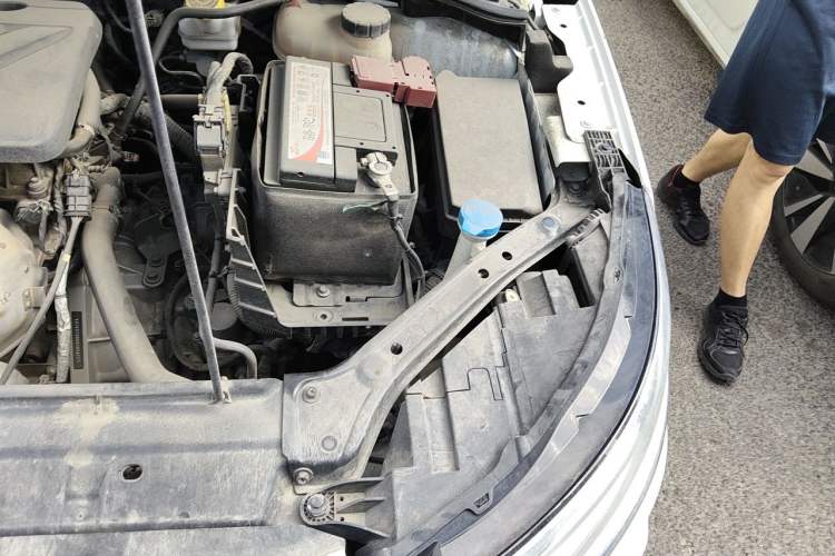 Used Roewe i6 2020 PLUS 1.6L CVT 4G Connected Glory Flagship Edition Engine Bay Left