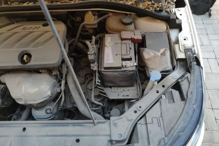 Used Roewe i6 2020 PLUS 1.6L CVT 4G Connected Glory Flagship Edition Engine Bay Left