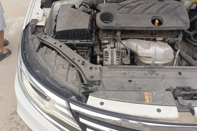 Used Roewe i6 2020 PLUS 1.6L CVT 4G Connected Glory Flagship Edition Engine Bay Right