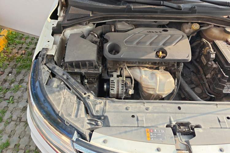 Used Roewe i6 2020 PLUS 1.6L CVT 4G Connected Glory Luxury Edition Engine Bay Right