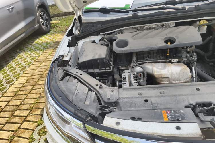Used Roewe i6 2020 PLUS 1.6L CVT 4G Connected Glory Flagship Edition Engine Bay Right