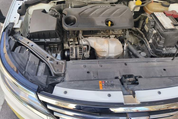 Used Roewe i6 2020 PLUS 1.6L CVT 4G Connected Glory Flagship Edition Engine Bay Right