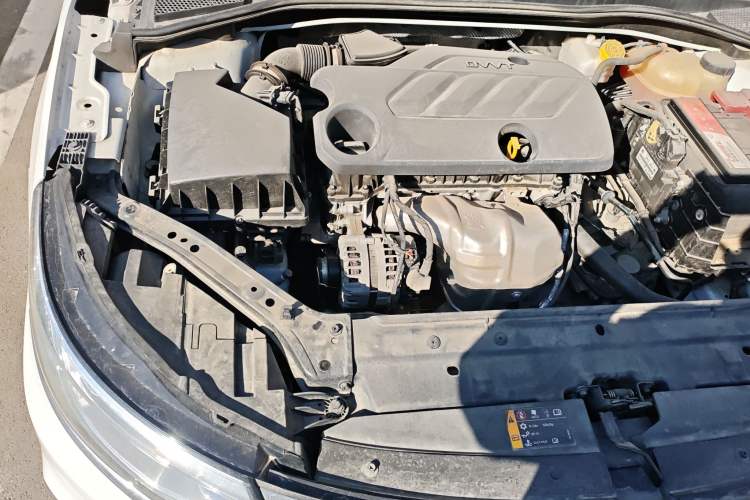 Used Roewe i6 2020 PLUS 1.6L CVT 4G Connected Glory Flagship Edition Engine Bay Right
