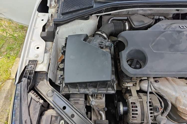 Used Roewe i6 2020 PLUS 1.6L CVT 4G Connected Glory Flagship Edition Engine Bay Right