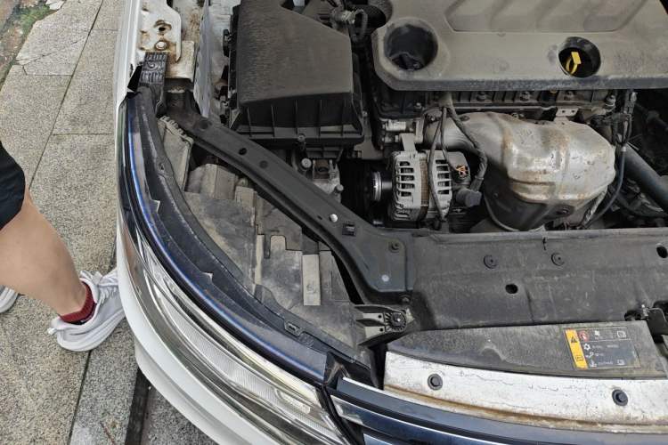 Used Roewe i6 2020 PLUS 1.6L CVT 4G Connected Glory Flagship Edition Engine Bay Right