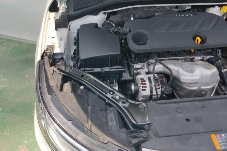 Used Roewe i6 2020 PLUS 1.6L CVT 4G Connected Glory Flagship Edition Engine Bay Right