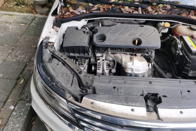 Used Roewe i6 2020 PLUS 1.6L CVT 4G Connected Glory Flagship Edition Engine Bay Right