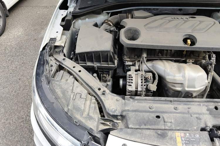 Used Roewe i6 2020 PLUS 1.6L CVT 4G Connected Glory Flagship Edition Engine Bay Right