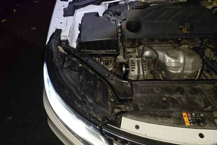 Used Roewe i6 2020 PLUS 1.6L CVT 4G Connected Glory Flagship Edition Engine Bay Right