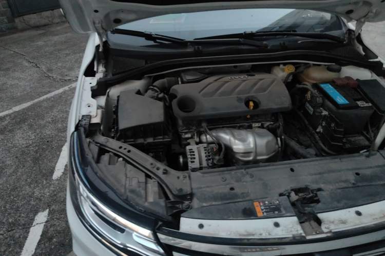 Used Roewe i6 2020 PLUS 1.6L CVT 4G Connected Glory Flagship Edition Engine Bay Right