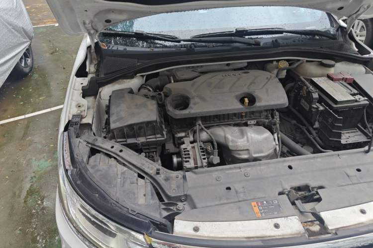 Used Roewe i6 2020 PLUS 1.6L CVT 4G Connected Glory Flagship Edition Engine Bay Right