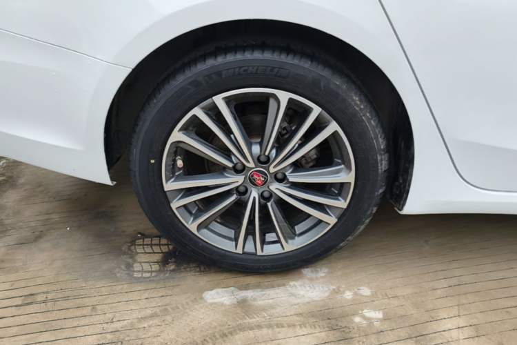 Used Roewe i6 2020 PLUS 1.6L CVT 4G Connected Glory Flagship Edition Exterior 2