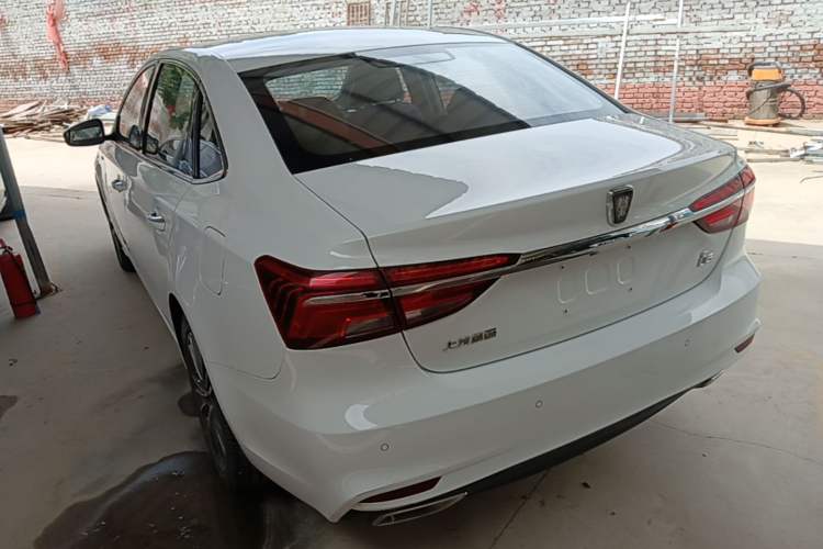 Used Roewe i6 2020 PLUS 1.6L CVT 4G Connected Glory Flagship Edition Exterior 2