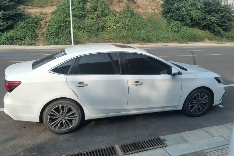 Used Roewe i6 2020 PLUS 1.6L CVT 4G Connected Glory Flagship Edition Exterior 2
