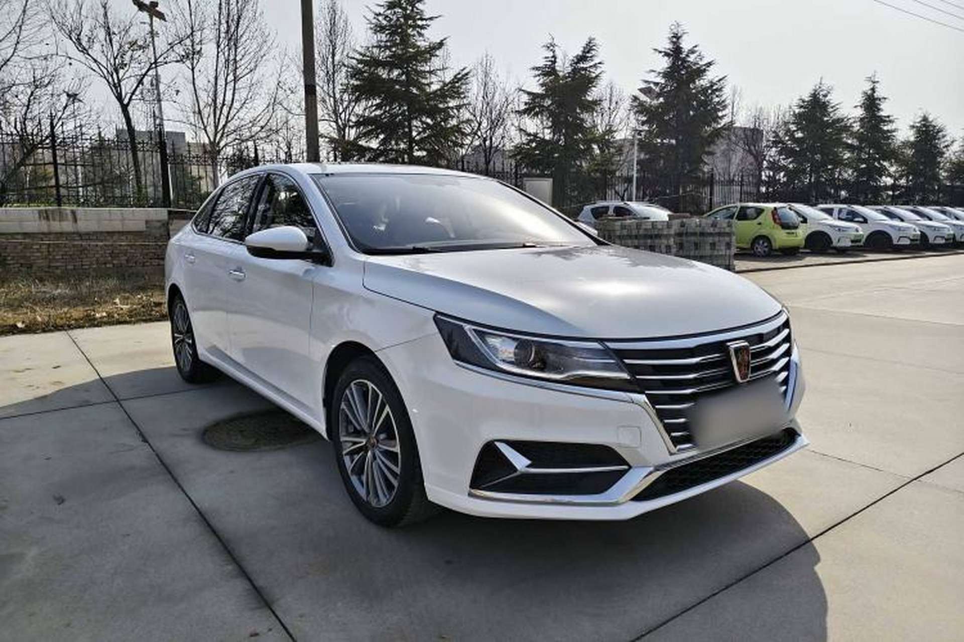 Used Roewe i6 2020 PLUS 1.6L CVT 4G Connected Glory Flagship Edition Exterior 2