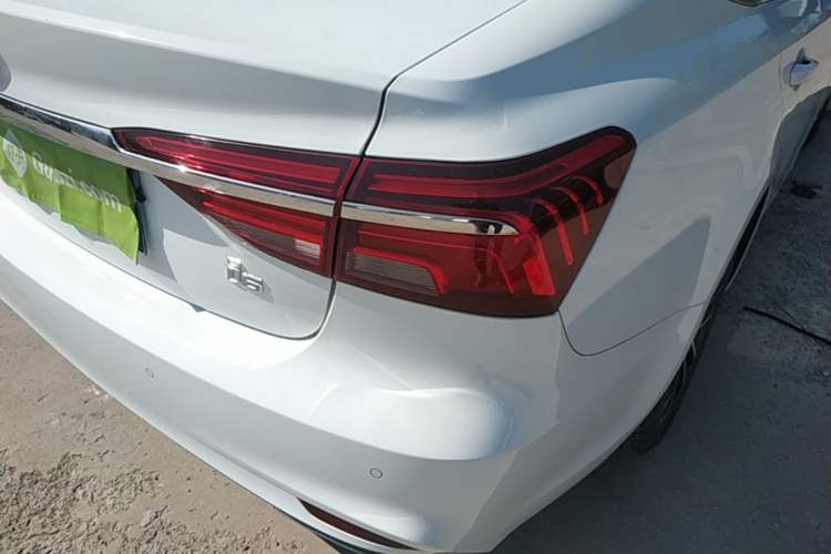Used Roewe i6 2020 PLUS 1.6L CVT 4G Connected Glory Luxury Edition Exterior 3