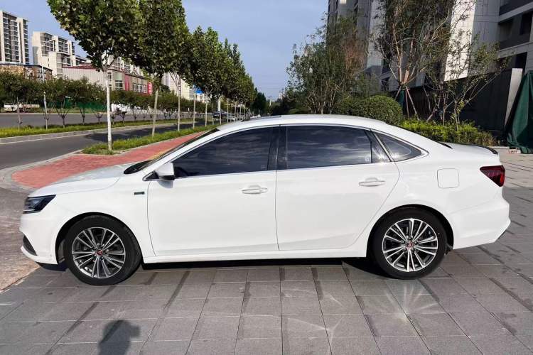 Used Roewe i6 2020 PLUS 1.6L CVT 4G Connected Glory Flagship Edition Exterior 3