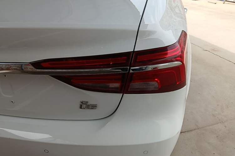 Used Roewe i6 2020 PLUS 1.6L CVT 4G Connected Glory Flagship Edition Exterior 3