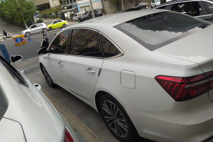 Used Roewe i6 2020 PLUS 1.6L CVT 4G Connected Glory Flagship Edition Exterior 3