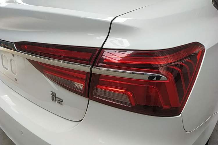 Used Roewe i6 2020 PLUS 1.6L Manual 4G Connect Glory Flagship Edition Exterior 3