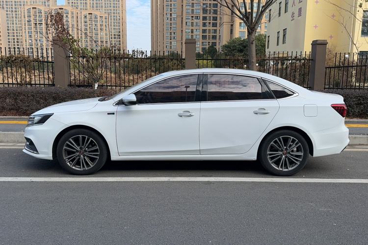 Used Roewe i6 2020 PLUS 1.6L CVT 4G Connected Glory Flagship Edition Exterior 3
