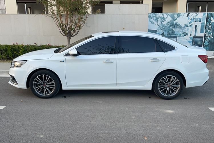 Used Roewe i6 2020 PLUS 1.6L CVT 4G Connected Glory Flagship Edition Exterior 4