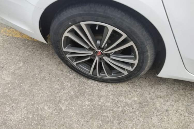 Used Roewe i6 2020 PLUS 1.6L CVT 4G Connected Glory Flagship Edition Exterior 5
