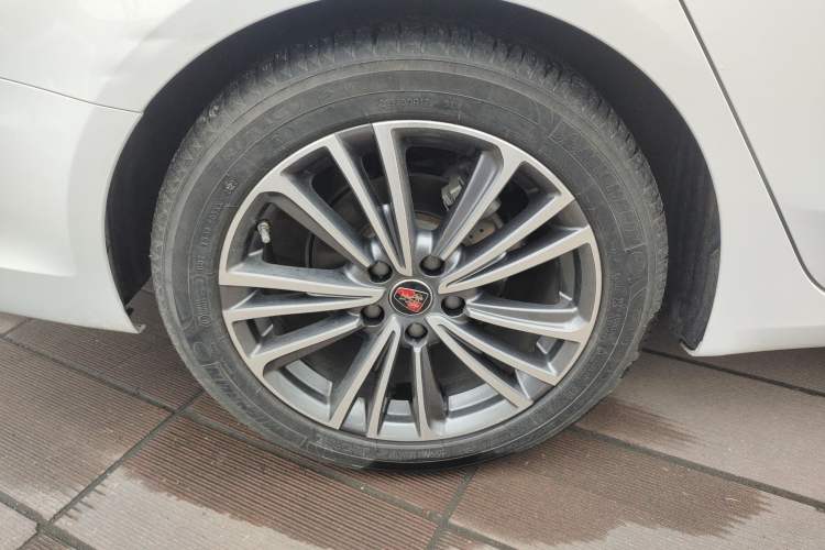 Used Roewe i6 2020 PLUS 1.6L CVT 4G Connected Glory Flagship Edition Exterior 5