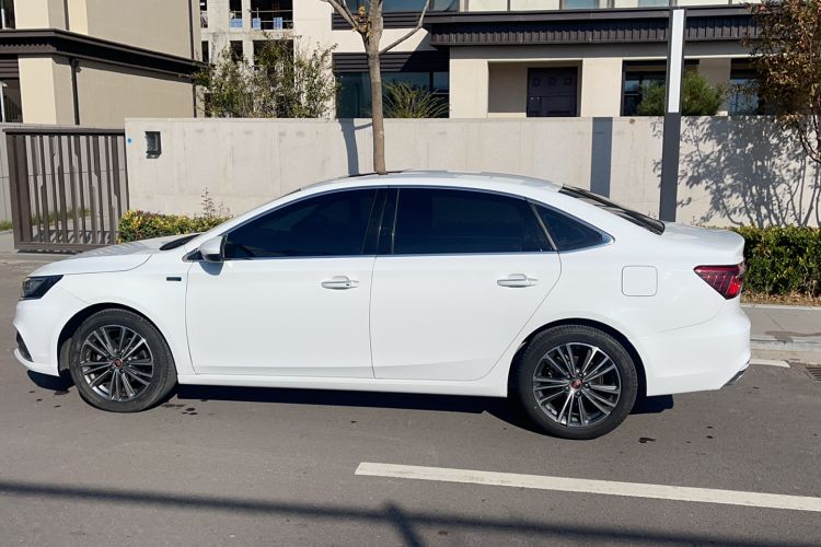 Used Roewe i6 2020 PLUS 1.6L CVT 4G Connected Glory Flagship Edition Exterior 5