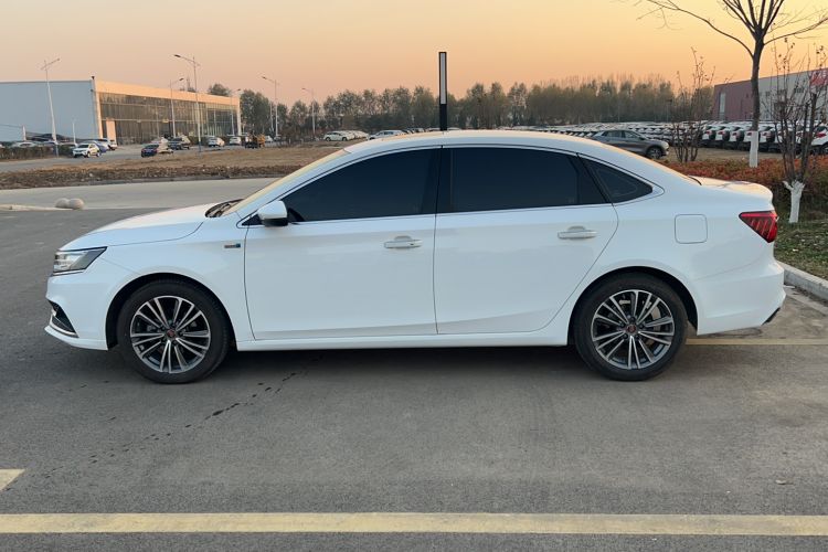 Used Roewe i6 2020 PLUS 1.6L CVT 4G Connected Glory Flagship Edition Exterior 5