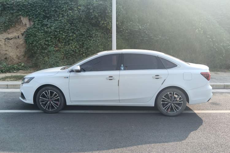 Used Roewe i6 2020 PLUS 1.6L CVT 4G Connected Glory Flagship Edition Exterior 5