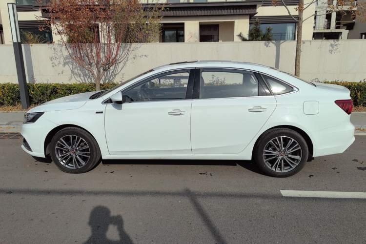 Used Roewe i6 2020 PLUS 1.6L CVT 4G Connected Glory Flagship Edition Exterior 5