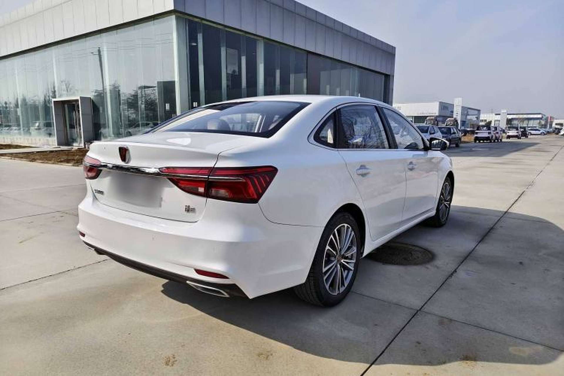 Used Roewe i6 2020 PLUS 1.6L CVT 4G Connected Glory Flagship Edition Exterior 5
