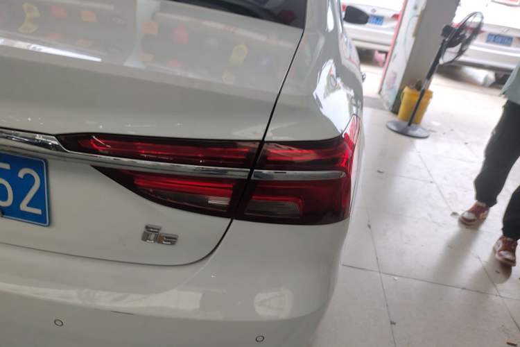 Used Roewe i6 2020 PLUS 1.6L CVT 4G Connected Glory Flagship Edition Exterior 6
