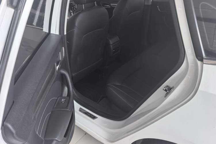 Used Roewe i6 2020 PLUS 1.6L CVT 4G Connected Glory Flagship Edition Exterior 8