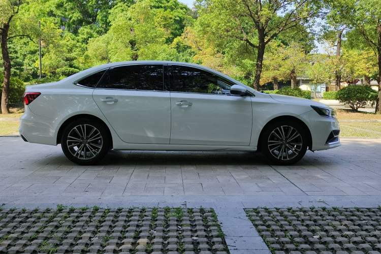 Used Roewe i6 2020 PLUS 1.6L CVT 4G Connected Glory Flagship Edition Exterior 9