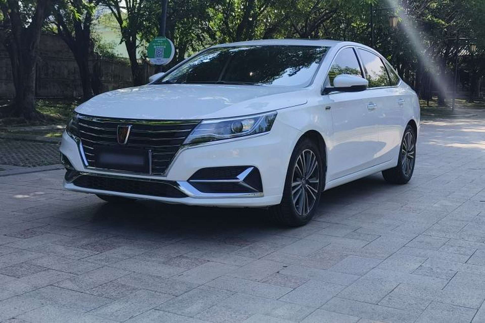Used Roewe i6 2020 PLUS 1.6L CVT 4G Connected Glory Flagship Edition Front Left 45 Deg