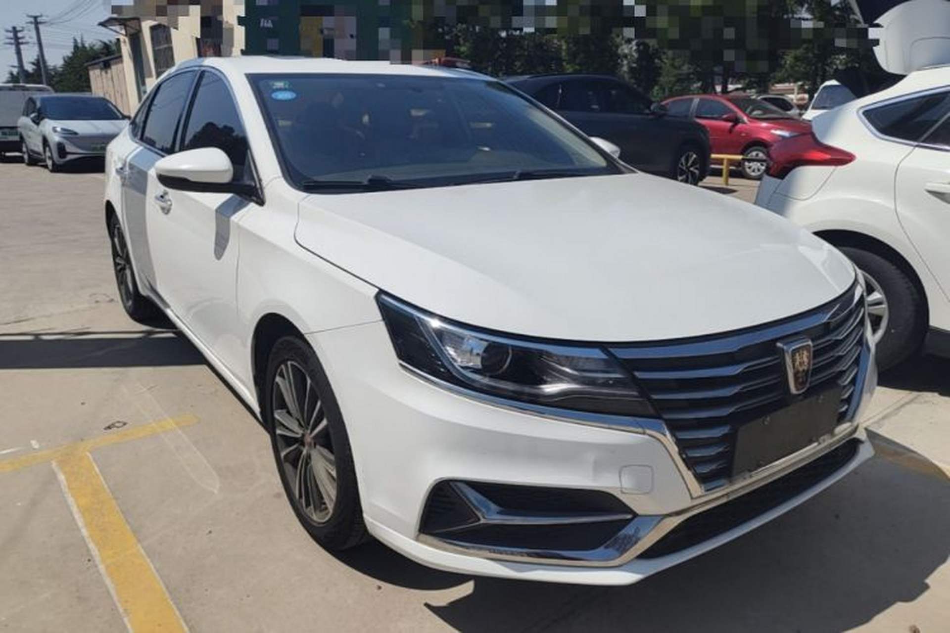 Used Roewe i6 2020 PLUS 20T TST 4G Connected Glory Flagship Edition Front Right 45 Deg